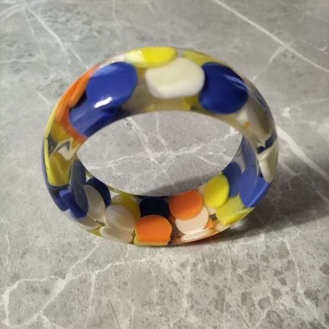 Bracciale donna colorato.