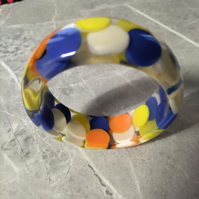 Bracciale donna colorato.