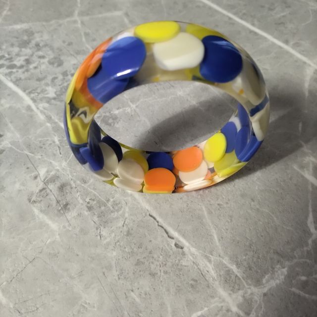 Bracciale donna colorato.