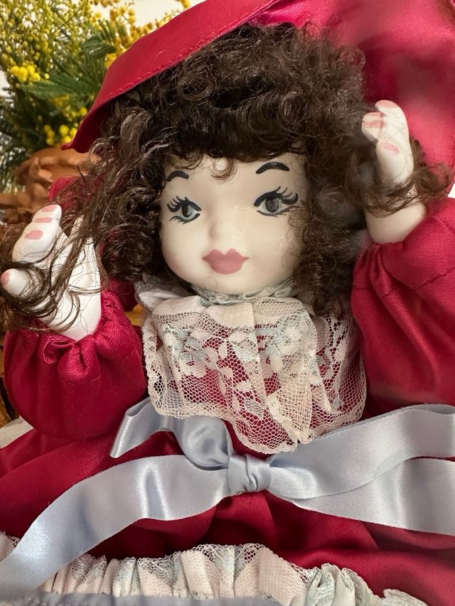 Muñeca de porcelana.Venecia . 35cm .