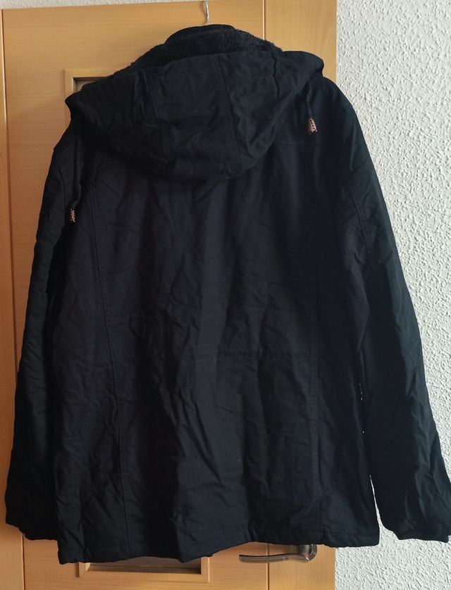 Parka negra para hombre