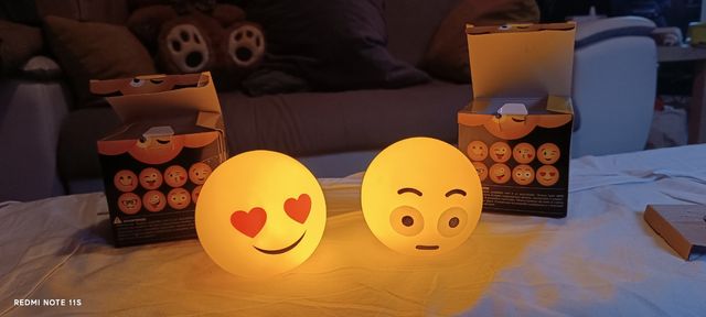 Lampada notturna con faccine emoji 