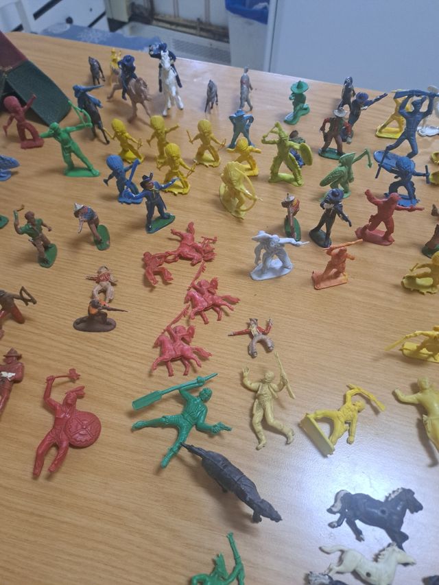 Indios,vaqueros,caballos y soldados