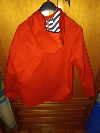 Cazadora tipo parka con capucha 