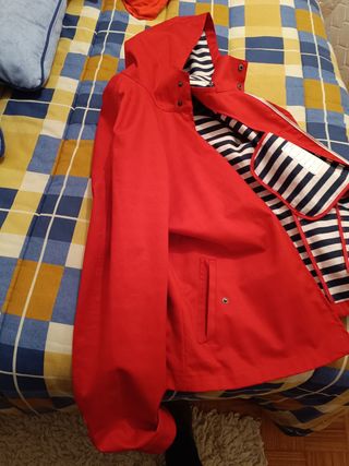 Cazadora tipo parka con capucha 