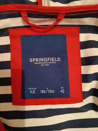 Cazadora tipo parka con capucha 