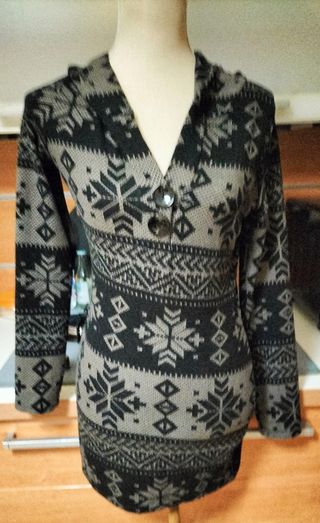 Maglia con cappuccio