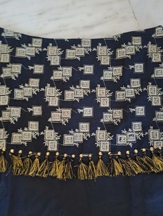 Falda negra y oro 