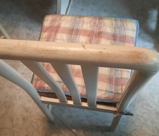 Rinconera y 3 sillas cocina.