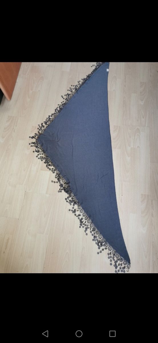 Scialle donna con bordo ricamato