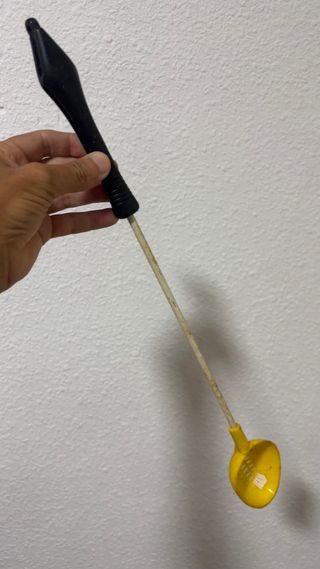 Palo para tirar comida a los pescados