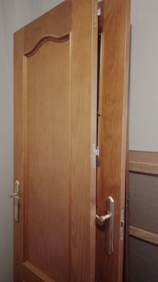 Puerta de paso madera maciza