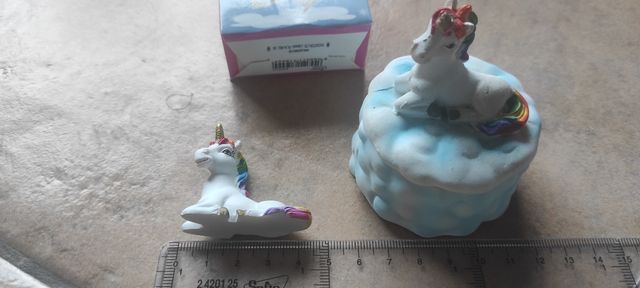 Set unicornios: caja y figurita