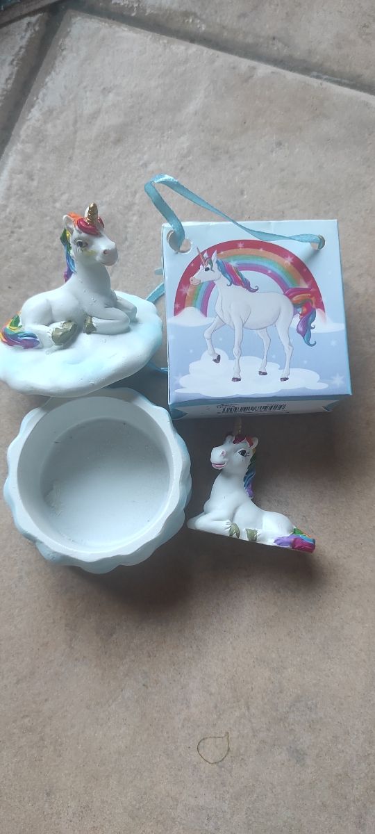 Set unicornios: caja y figurita