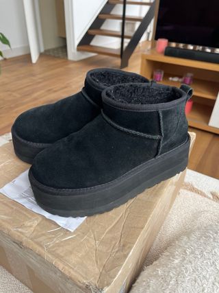 Botin corto Ugg negro