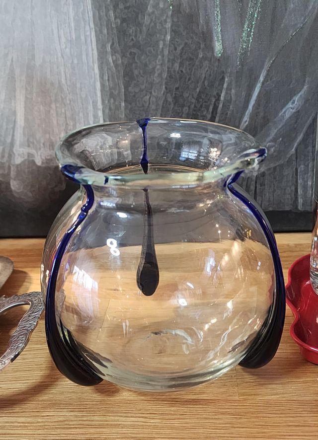 Vaso in vetro bianco e blu