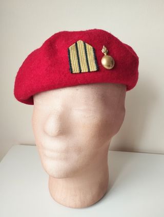 OFERTA. Boina sargento artillería Falange. Guerra 