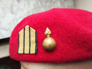 OFERTA. Boina sargento artillería Falange. Guerra 