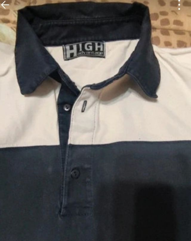 Polo de rayas anchas en azul marino y