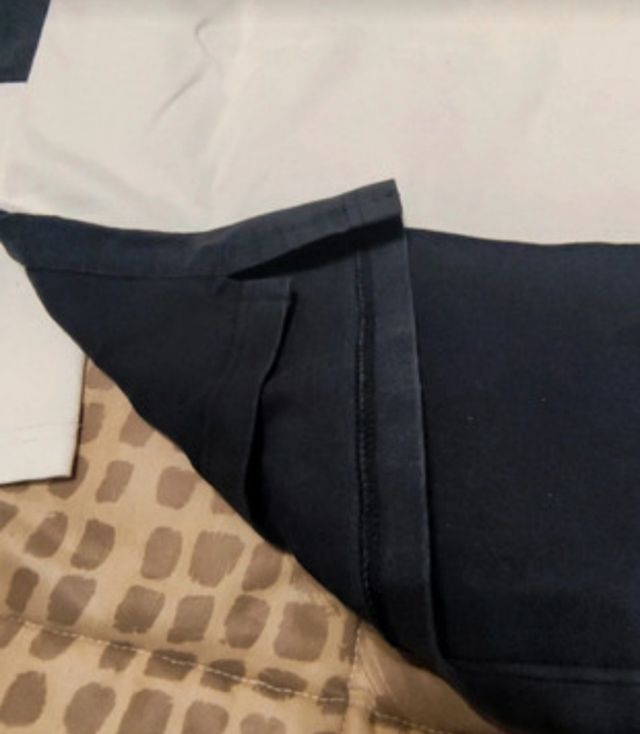 Polo de rayas anchas en azul marino y