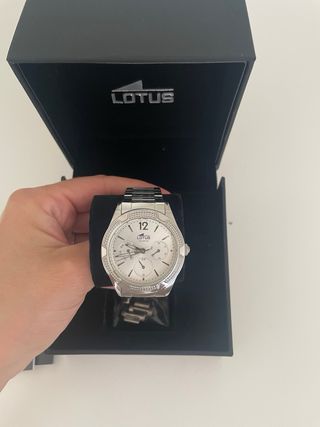 Reloj Lotus color plateado