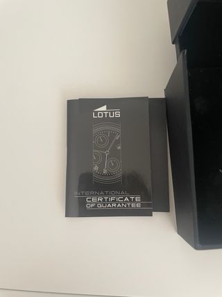Reloj Lotus color plateado