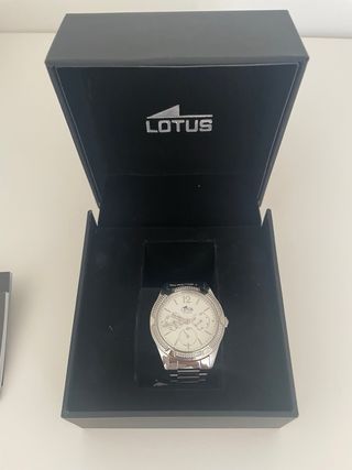 Reloj Lotus color plateado