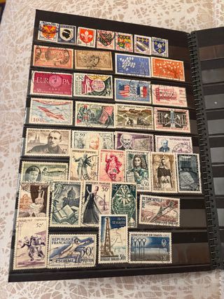 SE VENDEN SELLOS DE VARIOS PAISES.