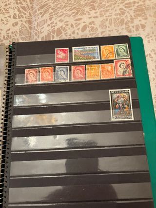 SE VENDEN SELLOS DE VARIOS PAISES.