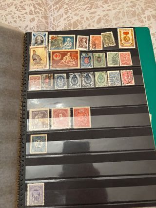 SE VENDEN SELLOS DE VARIOS PAISES.