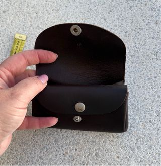 Monedero  grande remache chocolate