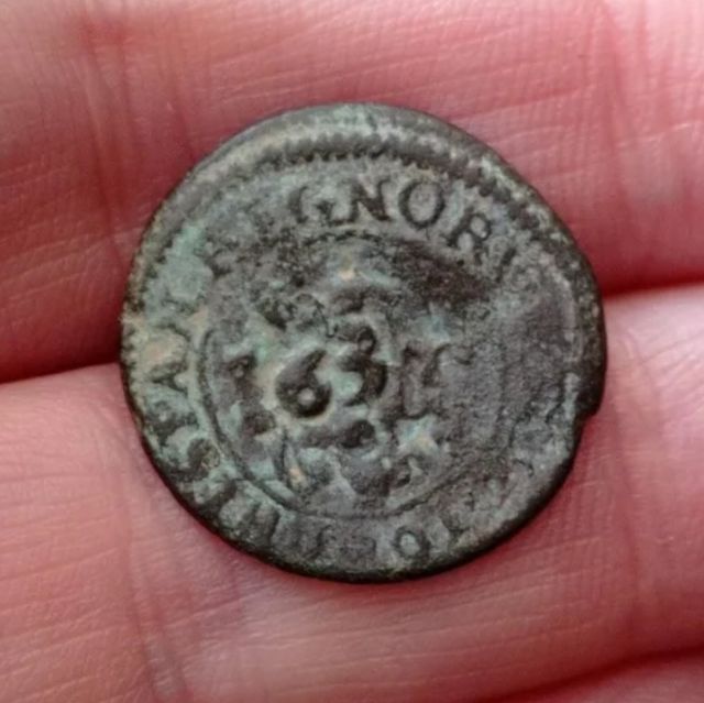 2 MARAVEDIS RESELLADOS 1637 RARA