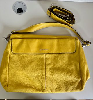 Bolso de piel color mostaza marca Dimoni