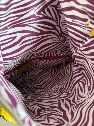 Bolso de piel color mostaza marca Dimoni