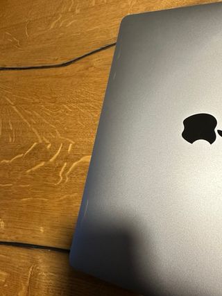 Macbook pro A2251 16gb
