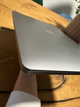 Macbook pro A2251 16gb
