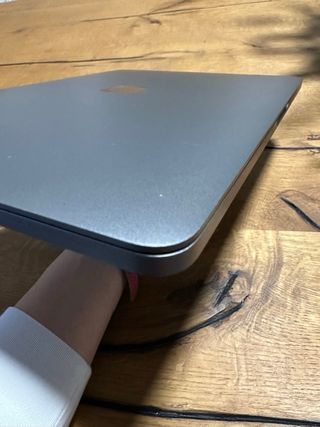 Macbook pro A2251 16gb