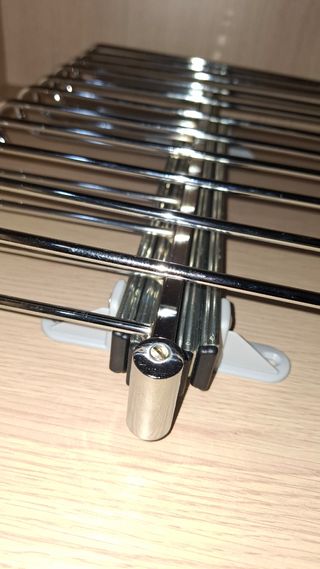 2 pantaloneros o percheros extraíbles