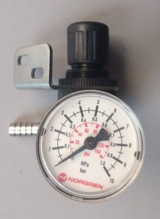 Reductor de presión con manómetro