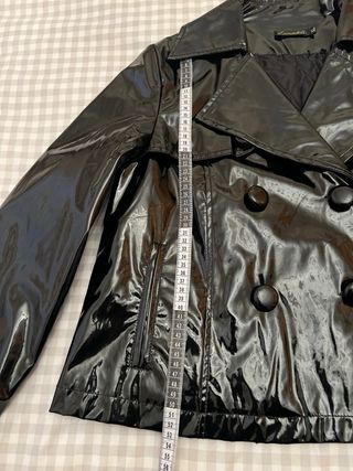 Chaqueta mujer charol impermeable negra vintage