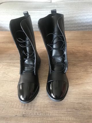 Botas negras cordones . Nuevas