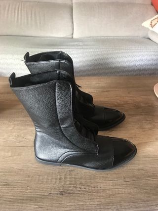 Botas negras cordones . Nuevas