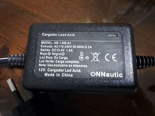 Cargador de baterías Nautic.
