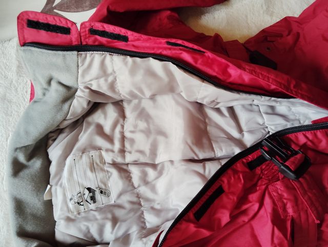 Buzo y guantes de nieve de Decathlon