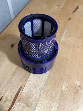 Dos filtros Dyson V10