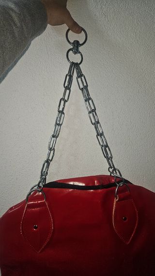 Saco de boxeo con guantes de regalo