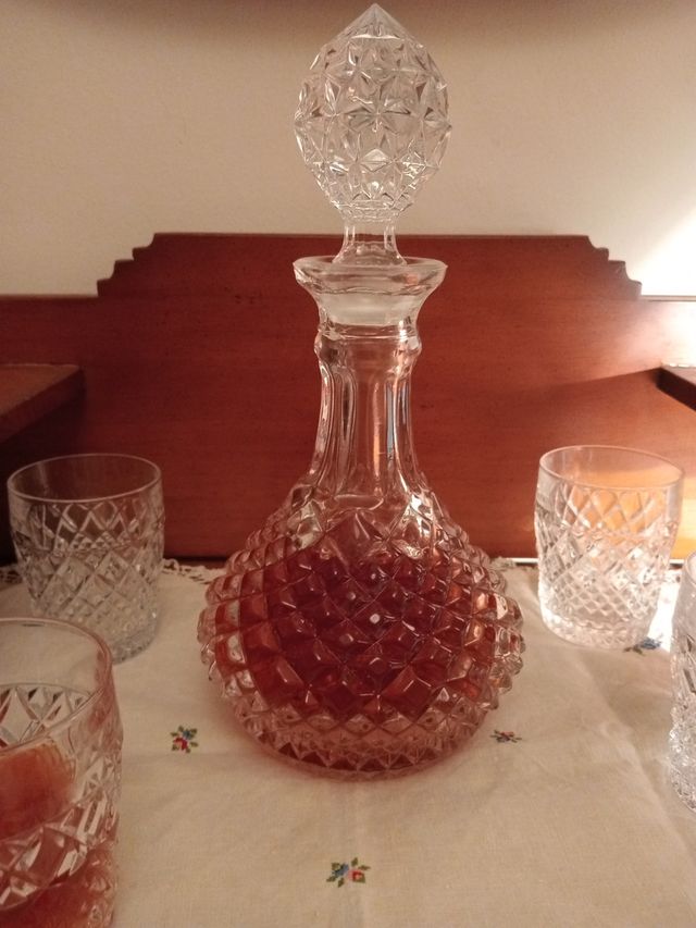 Set Licorera de cristal de roca tallado y 6 vasos