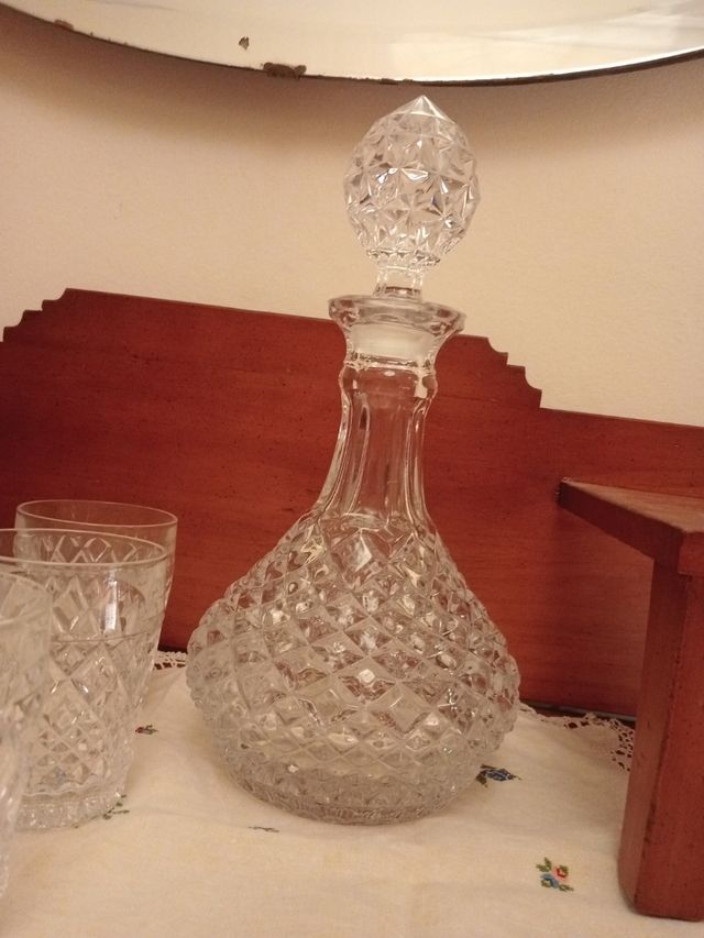 Set Licorera de cristal de roca tallado y 6 vasos