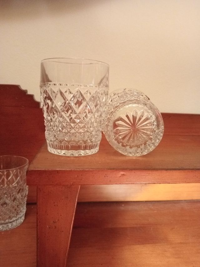 Set Licorera de cristal de roca tallado y 6 vasos