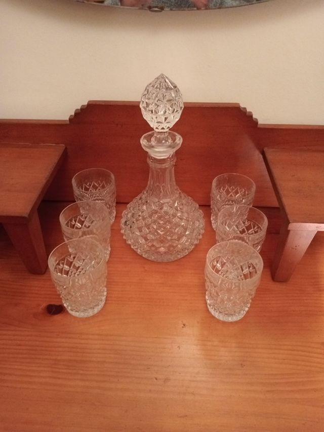 Set Licorera de cristal de roca tallado y 6 vasos